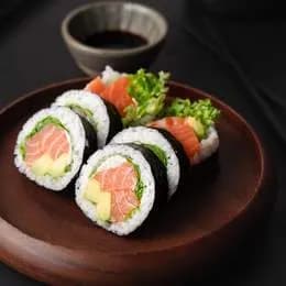 Futomaki Łosoś, serek, awokado