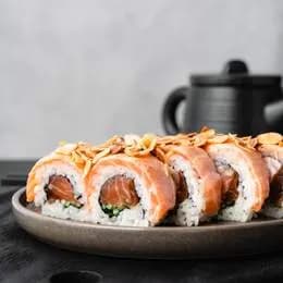 Gold California Łosoś, serek, ogórek, tykwa | Łosoś opalany