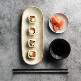 California Krewetka w tempurze, tatar z łososia, jalapeno