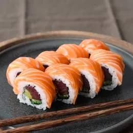 Gold California Tuńczyk, chilli, ogórek, rzepa | Łosoś na zewnątrz