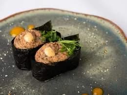 Pasta z niemakreli owinięta w nori