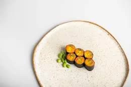 Oshinko z sezamem w pomarańczowym ryżu