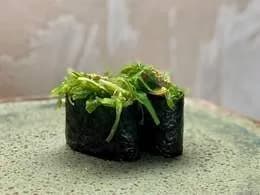 Goma wakame owinięta w nori
