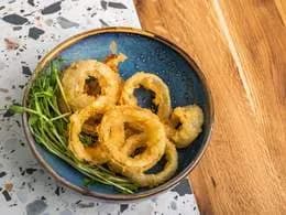 Niekalmar w tempurze z vegemajo i słodkim sosem 6szt