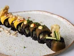 California specjalne niekrewetka z mango i nerkowcami na czarnym ryżu