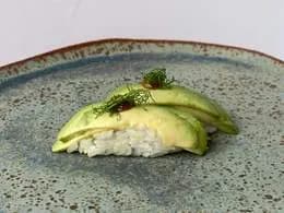 Nigiri Awokado z sosem chałwowym