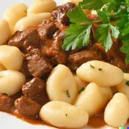 Kopytka z gulaszem wieprzowym