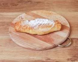 Croissant z wiśnią i czekoladą
