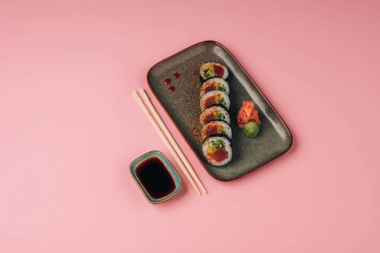 Futo Maki Tuńczyk, rzepa, por, majonez, ogórek, chilli