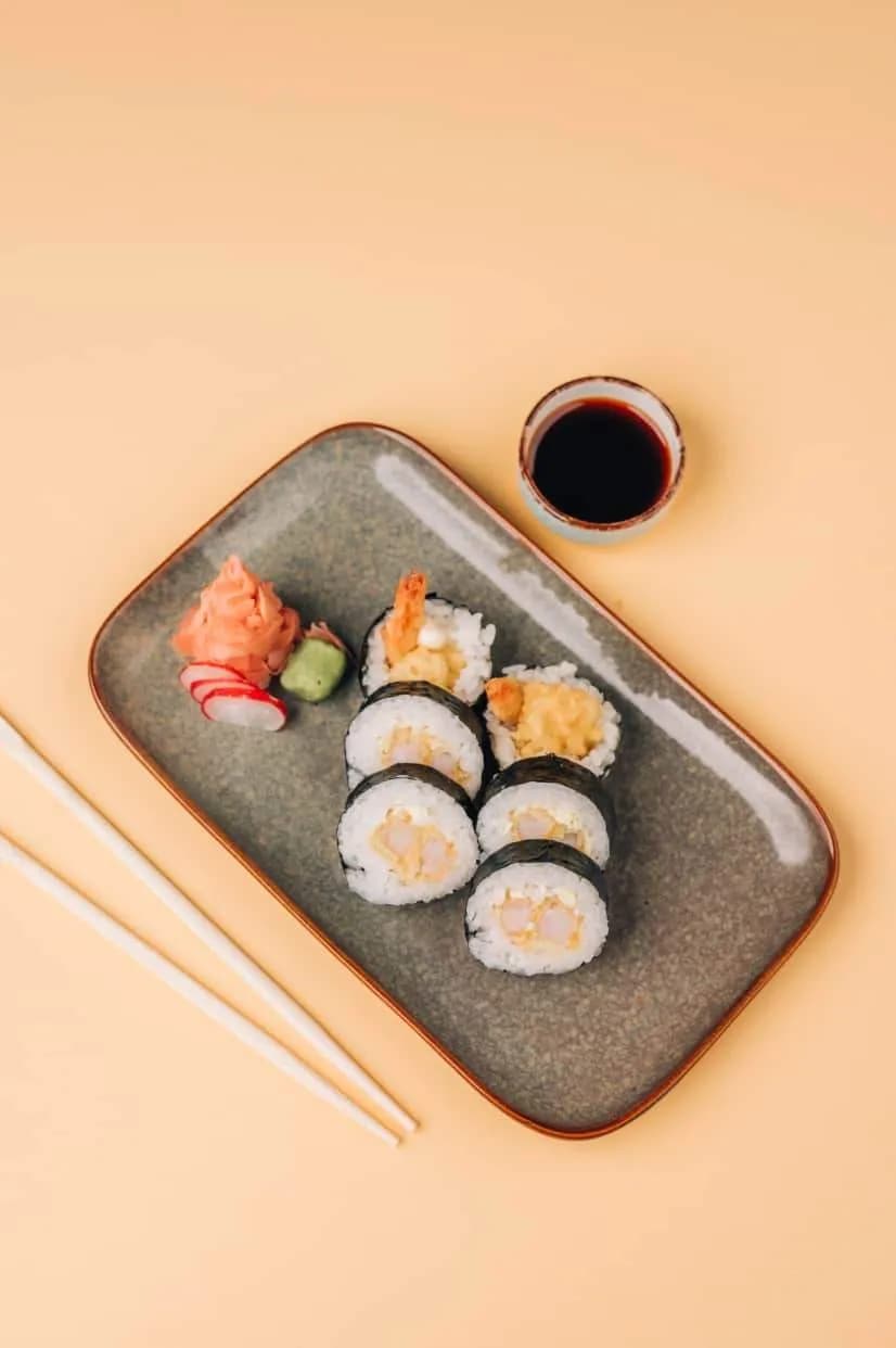 Tamago Maki - Krewetka w tempurze, majonez, por
