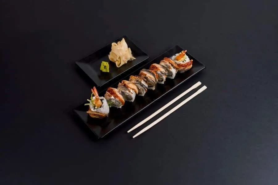 Krewetki w tempurze, serek, ogórek - węgorz, słodki sos