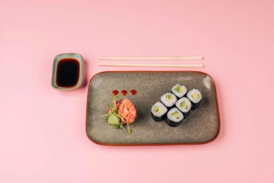 VEGE Inari, serek, ogórek - awokado, słodki sos