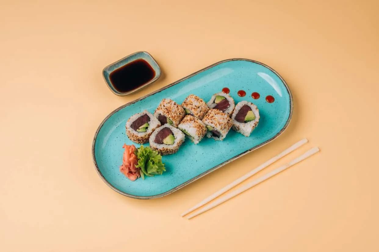 California Maki - Tuńczyk, serek, awokado