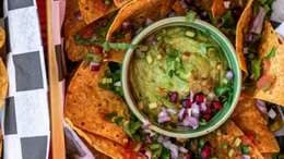 Guacamole nachos