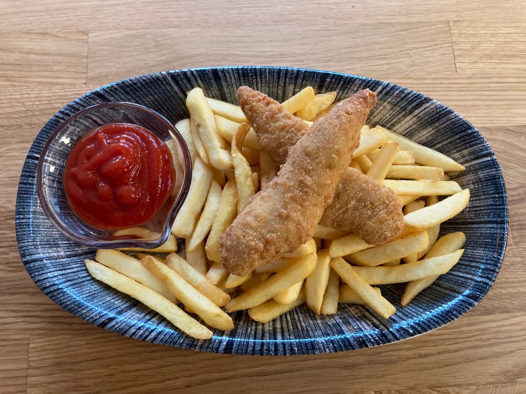 Kurczaczek z frytkami