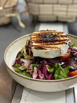 36.Sałatka z serem kozim