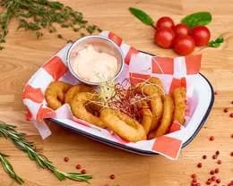 Krążki Cebulowe w Piwie z Sosem Mayo