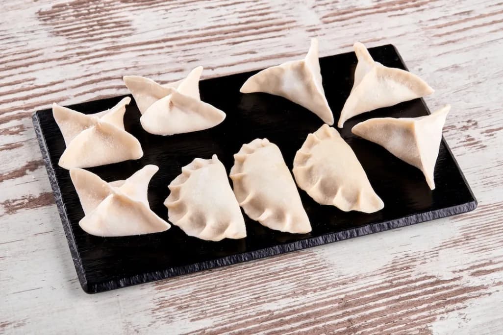 Pierożki z wieprzowiną i śliwkami 1 szt