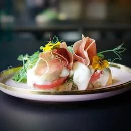 Croque Monsieur Z Prosciutto I Grillowanym Pomidorem