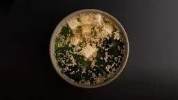 Zupa Miso z łososiem (300 ml)