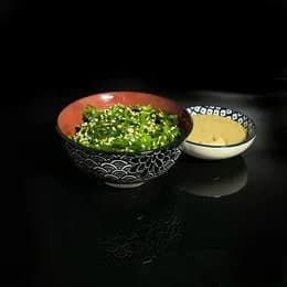 Salatka goma wakame z sosem orzechowym 200 g