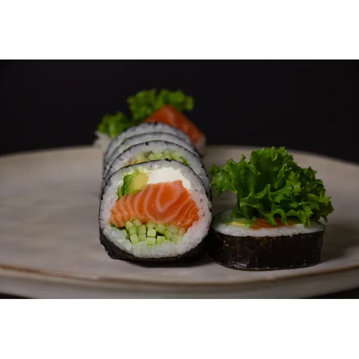 Futomaki z łososiem