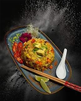 RYŻ SMAŻONY Z KURCZAKIEM