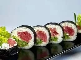 Futomaki z tuńczykiem