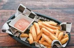 Frytki belgijskie z sosem autorskim