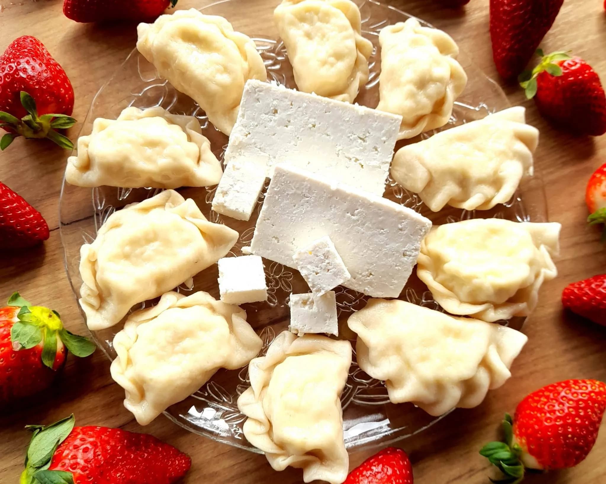 Pierogi z serem na słodko (8 szt.) z kwaśną śmietaną