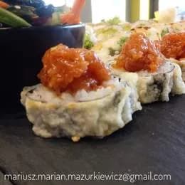 Futomaki z tatarem z łososia cała rolka w tempurze