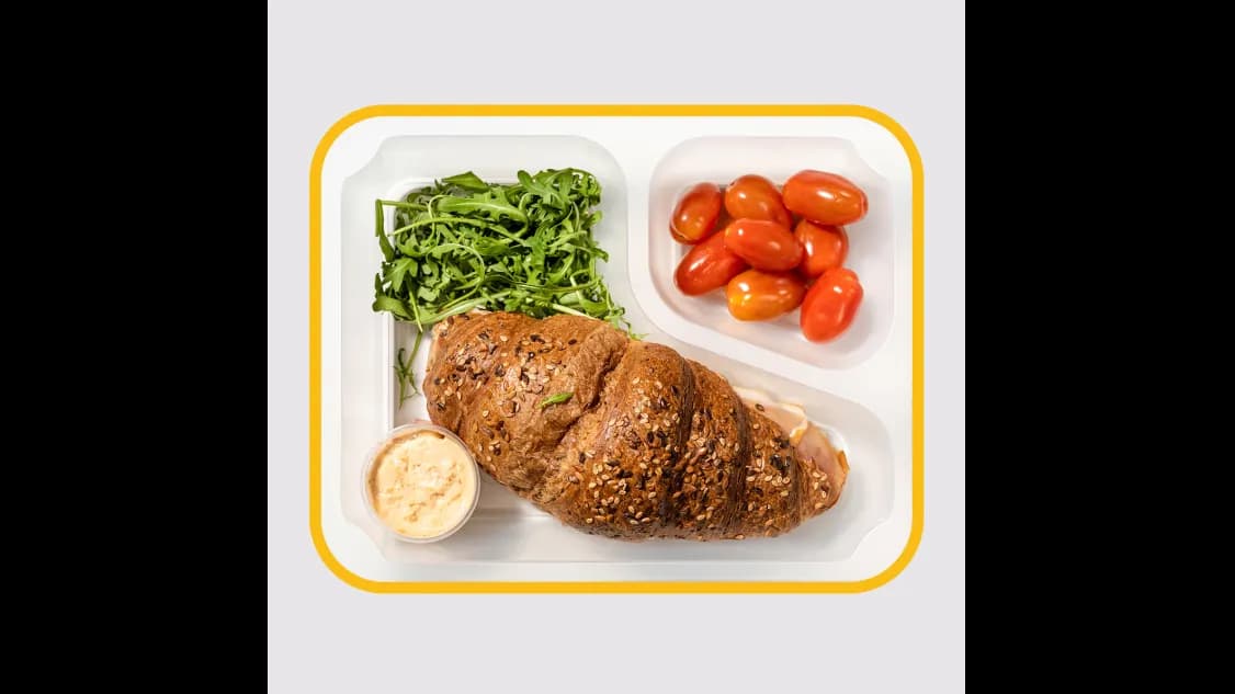 Wieloziarnisty croissant z szynką dojrzewającą