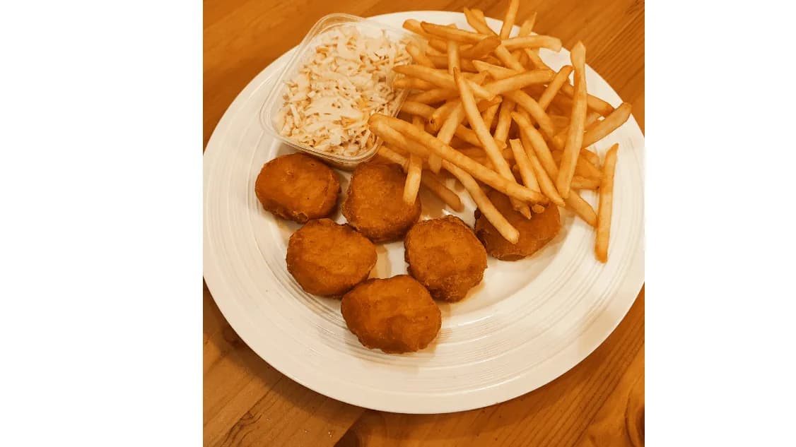 Nuggetsy 12szt plus 2x frytki plus 2x surówka