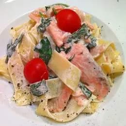 Pappardelle z łososiem