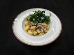Gnocchi con prosciutto crudo