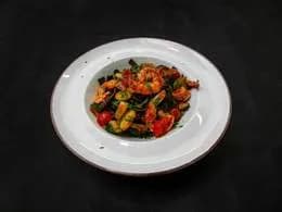 Tagliatelle nero con gamberi e zucchina