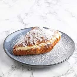 Croissant z budyniem