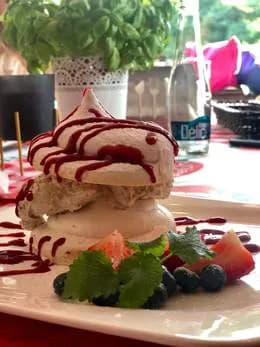 Beza z waniliowo kawowym kremem