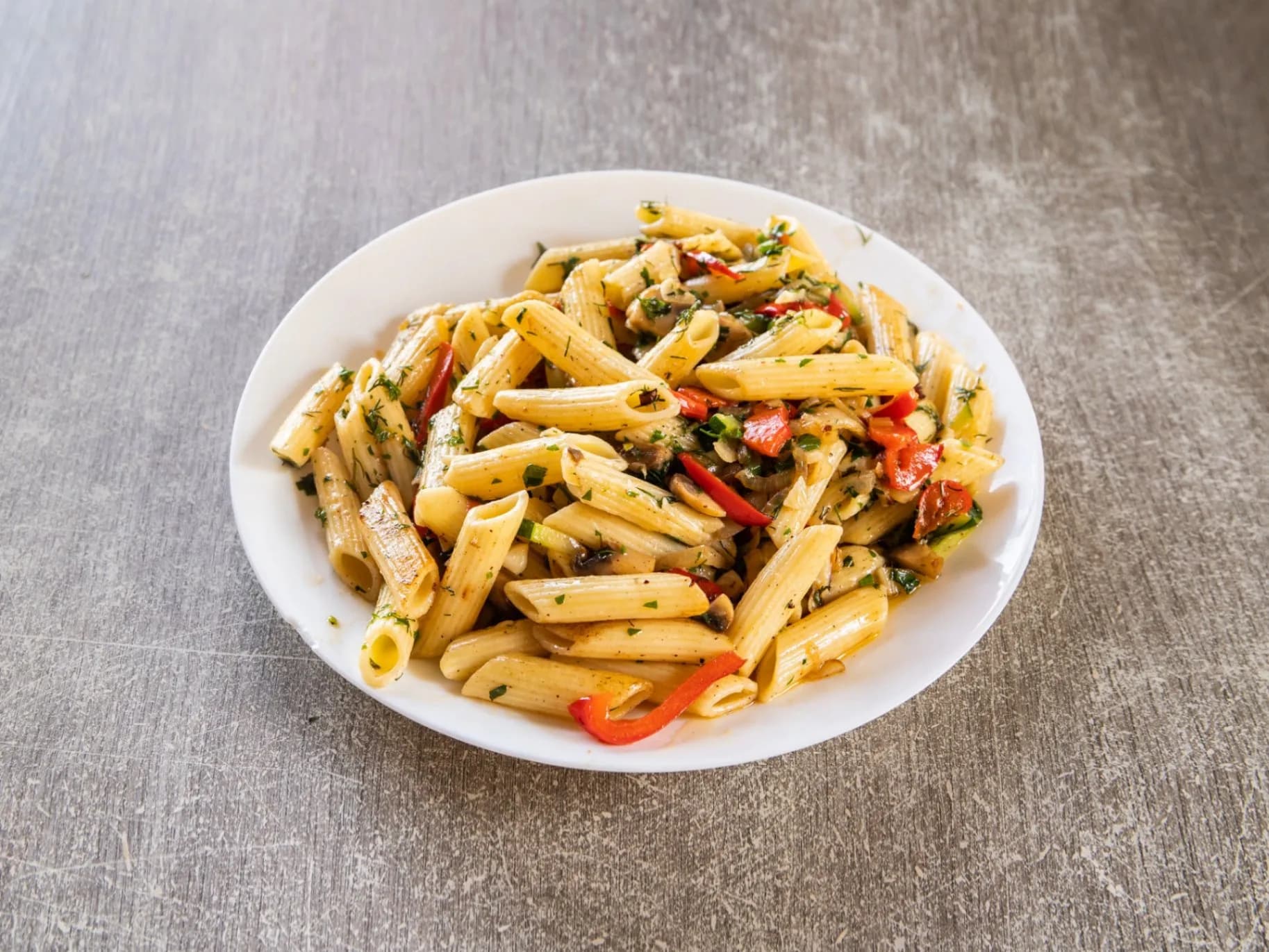 Makaron z Warzywami Smażonymi na Maśle