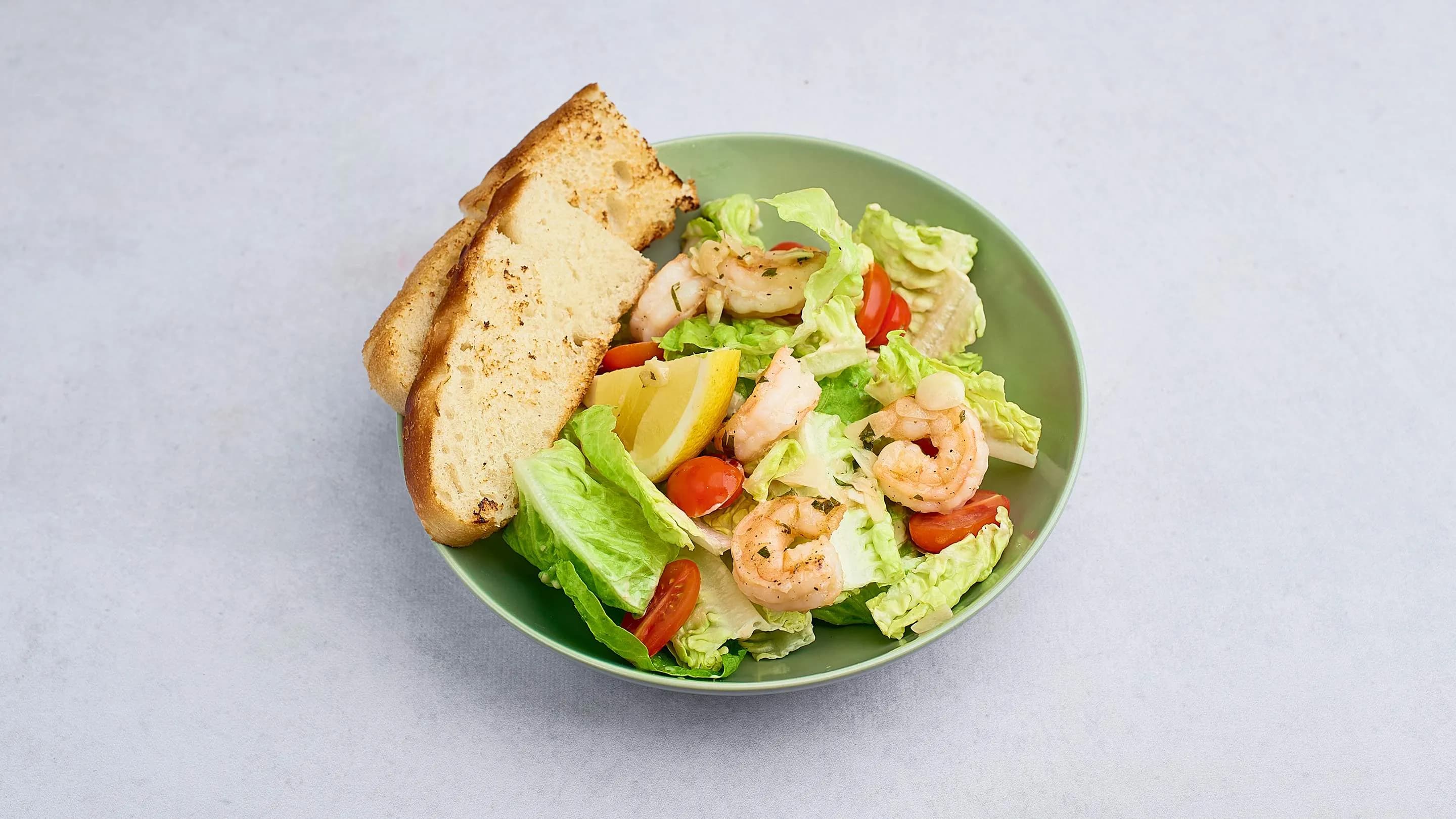 Sałata Cezar z Kurczakiem / Krewetkami