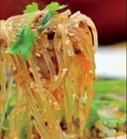 Makaron sojowy mien smażony z krewetkami