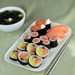 Lunch Sake 16 szt. + Zupa Miso Gratis