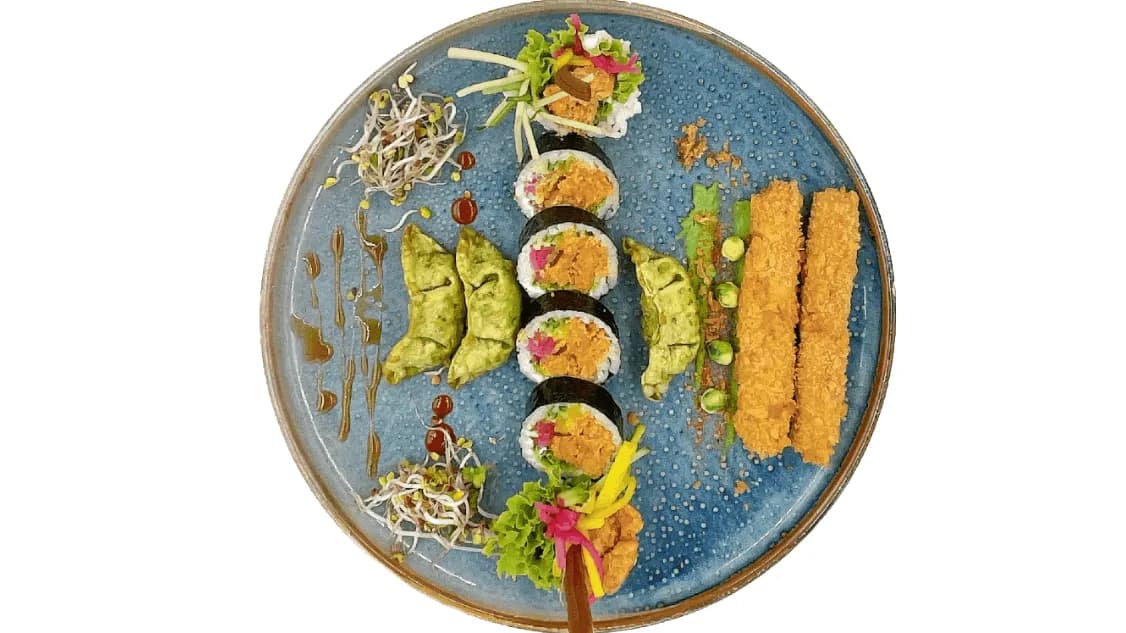 VEGASHI Vegan Lunch vol.2 ( Futo + Gyoza 3szt. + 2 szt. VEGASHI)