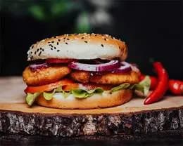 Chicken Burger z Sosem Słodkie Chilli