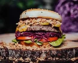 Burger z Prażoną Cebulką