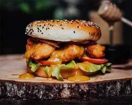 Chicken Burger z Sosem Musztardowo-Miodowym