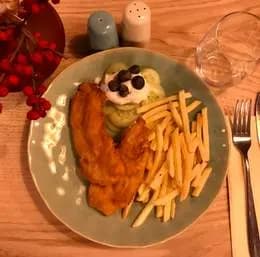 FILECIKI Z KURCZAKA Z FRYTKAMI I MIZERIĄ