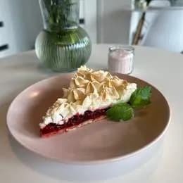 Tarta z bezą i wiśniami