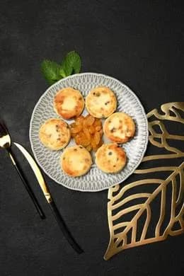 Placki twarogowe rodzynkami - 4 szt (200 g)