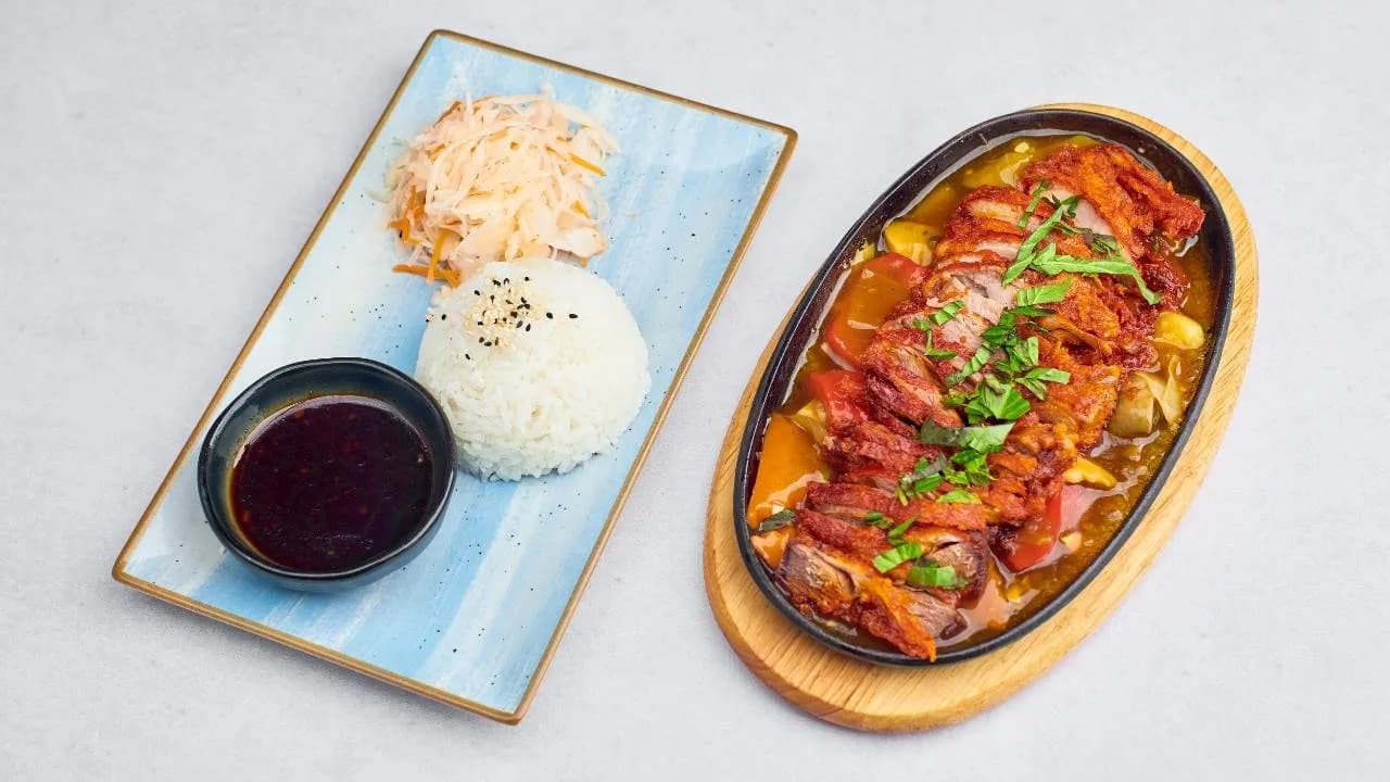 Kaczka po chińsku na gorącym półmisku 400g